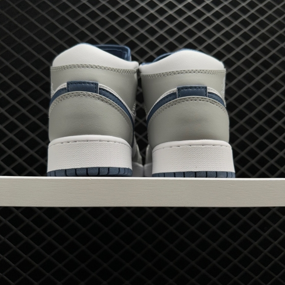 Air Jordan1 Mid  True Blue - Picture 3 of 6